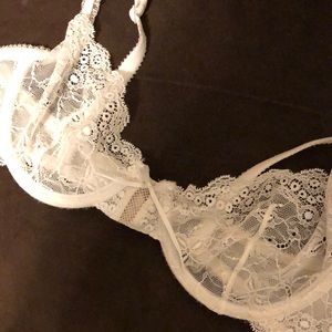 White lace bra size 34B